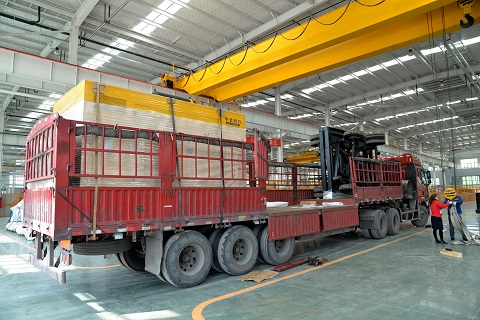 500kw移動拖車柴油發(fā)電機組
